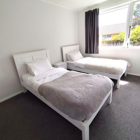 3-Bedroom House-Big Yard- Netflix ハミルトン エクステリア 写真
