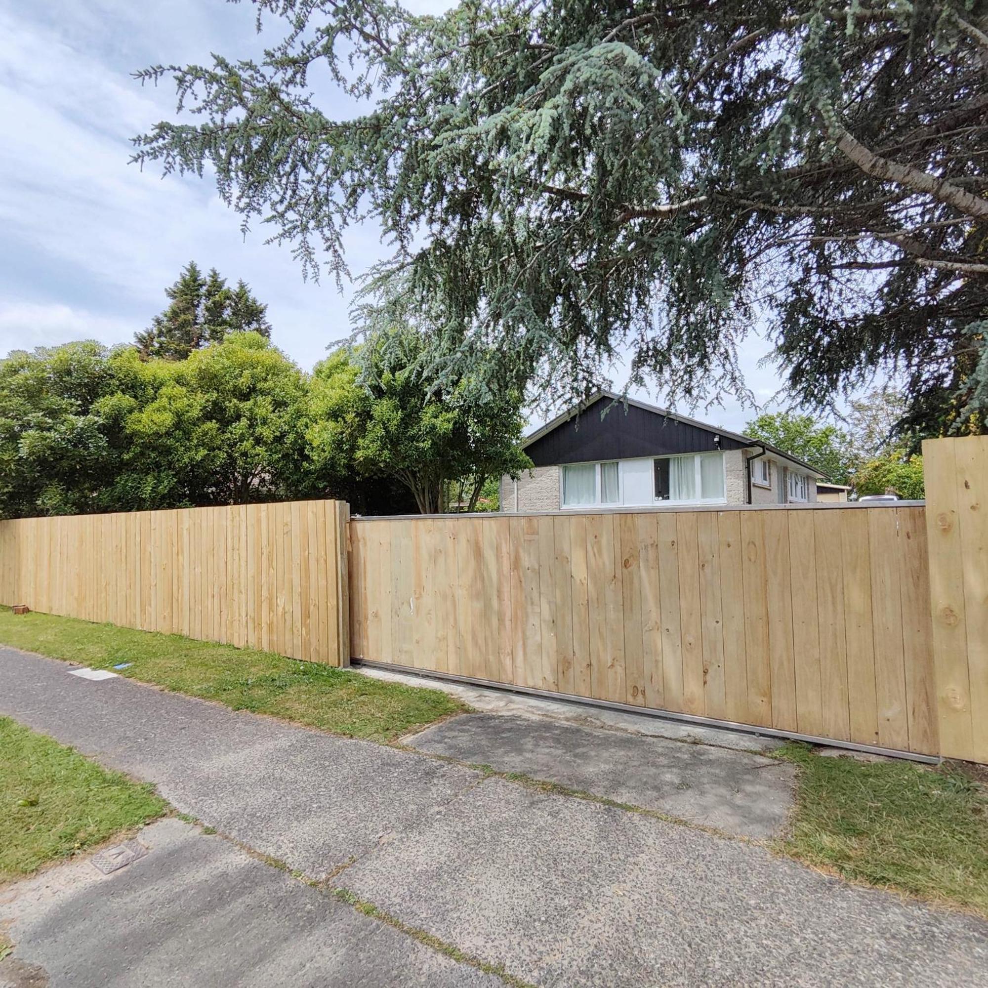 3-Bedroom House-Big Yard- Netflix ハミルトン エクステリア 写真